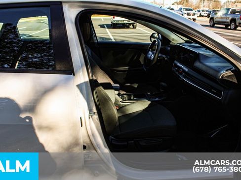Used 2025 Kia K4 LXS image 19