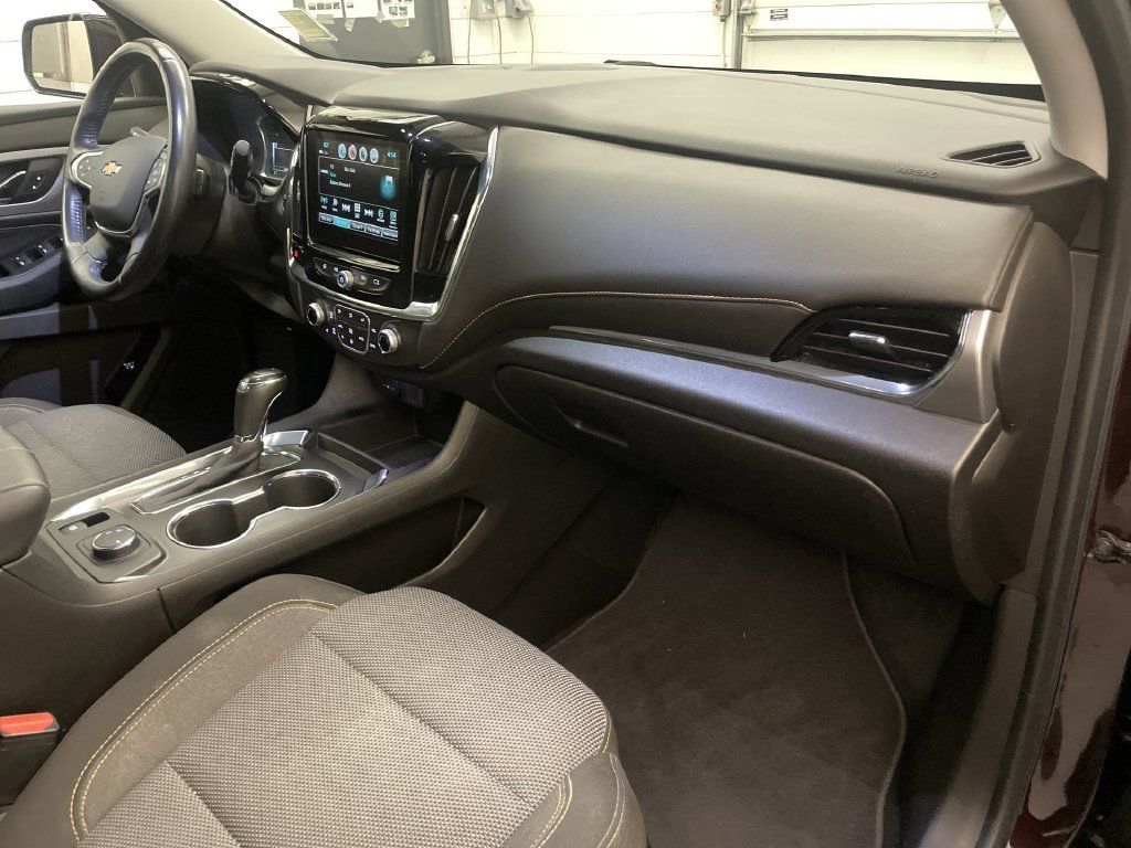 Used 2018 Chevrolet Traverse LT FWD image 21