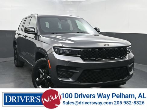 Used 2024 Jeep Grand Cherokee Altitude AWD/4WD image 1