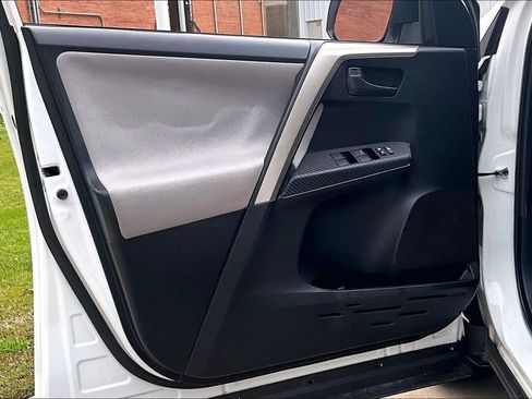 Used 2015 Toyota RAV4 LE image 23