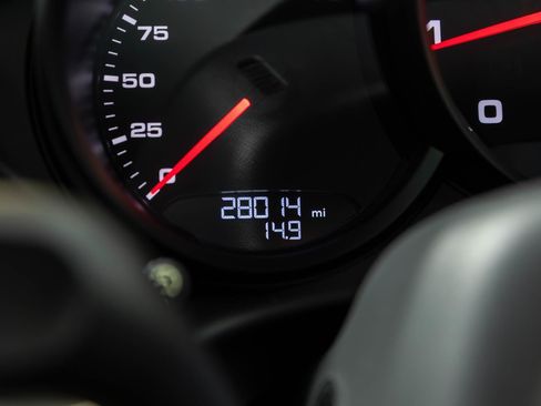 Used 2018 Porsche 718 Cayman RWD image 82