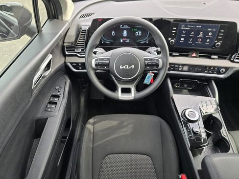 Used 2025 Kia Sportage LX FWD image 22