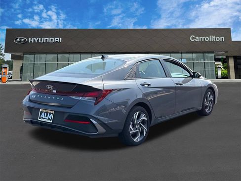 Certified 2025 Hyundai Elantra Sport FWD image 5