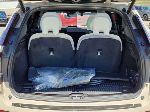 New 2025 Volvo EX90 Ultra image 13