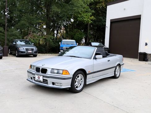 Used 1999 BMW 328i Convertible RWD image 3
