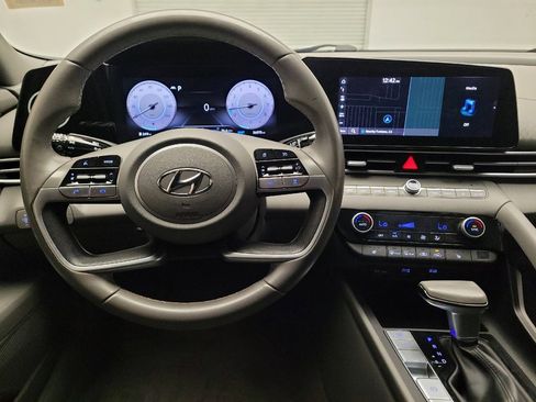 Used 2023 Hyundai Elantra SEL w/ Convenience Package FWD image 22