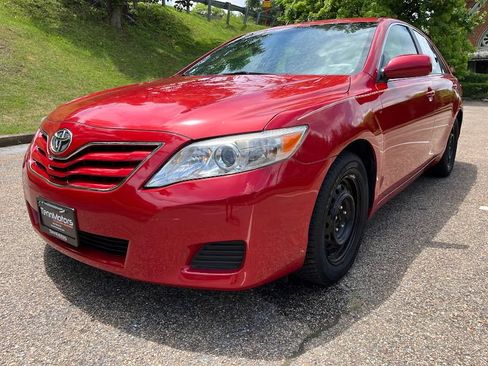 Used 2011 Toyota Camry LE FWD image 31