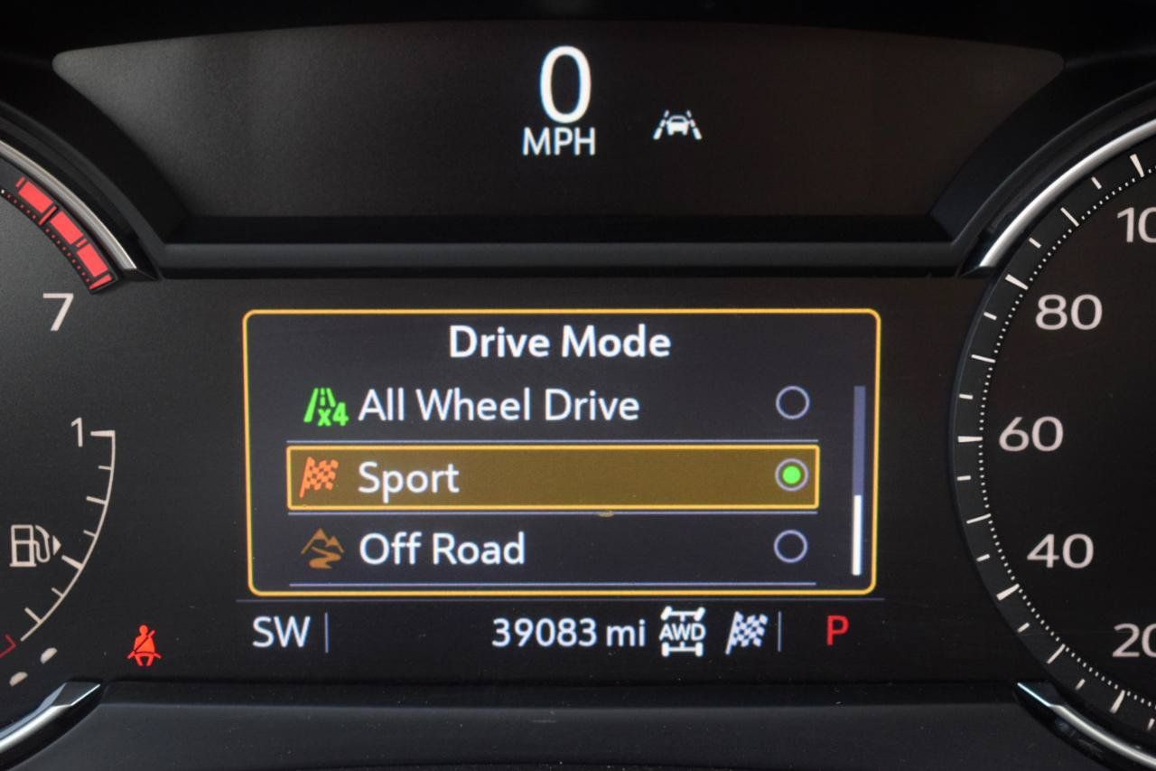 Used 2023 Cadillac XT4 Sport w/ LPO, Onyx Lite Package AWD/4WD image 33