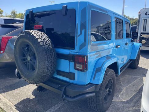Used 2017 Jeep Wrangler Unlimited Sahara AWD/4WD image 4
