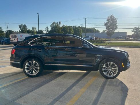 Used 2019 Bentley Bentayga image 4