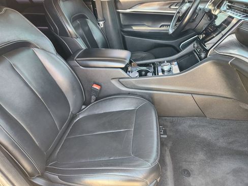 Used 2021 Jeep Grand Cherokee L Limited AWD/4WD image 13