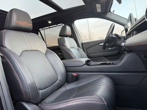 Used 2025 Honda Pilot TrailSport image 49