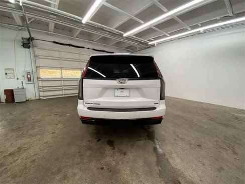 Used 2021 Cadillac Escalade Sport Platinum image 5