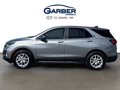 Used 2023 Chevrolet Equinox LT image 2
