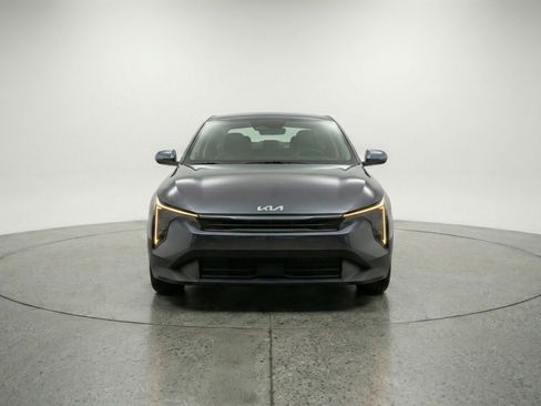 Used 2025 Kia K4 FWD image 2