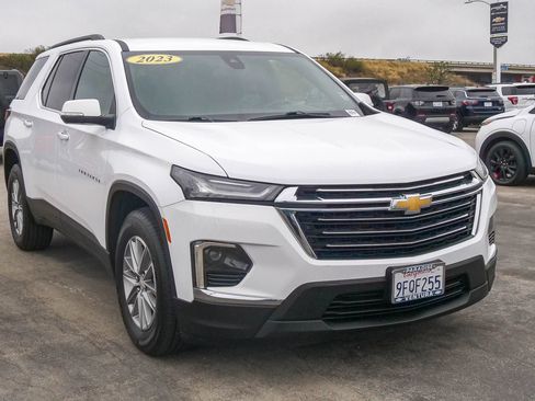 Used 2023 Chevrolet Traverse LT FWD image 3