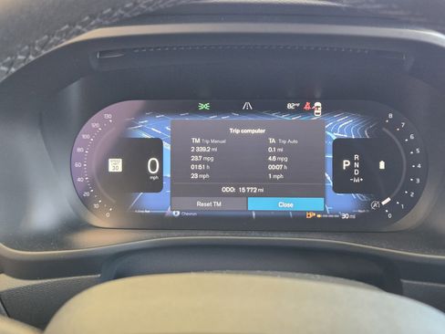 Used 2023 Volvo XC40 B5 Plus image 24