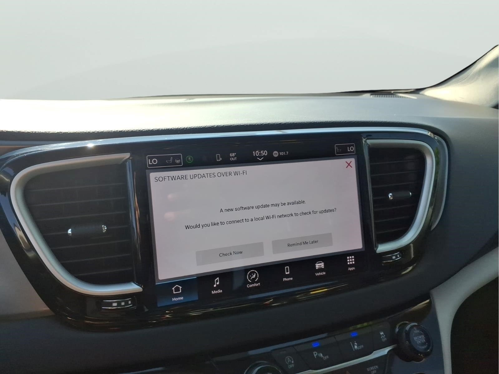 Used 2023 Chrysler Pacifica Touring-L FWD image 18