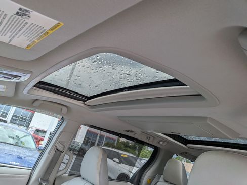 Used 2013 Toyota Sienna Limited w/ Premium Pkg AWD/4WD image 18