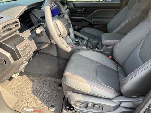 Used 2025 Toyota Tacoma TRD Pro AWD/4WD image 9
