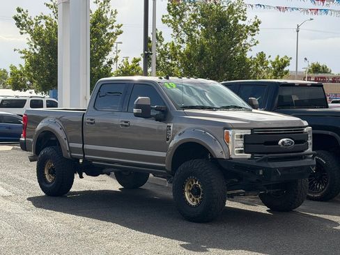 Used 2019 Ford F250 XLT AWD/4WD image 4