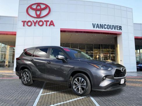Certified 2024 Toyota Highlander XLE AWD/4WD image 1