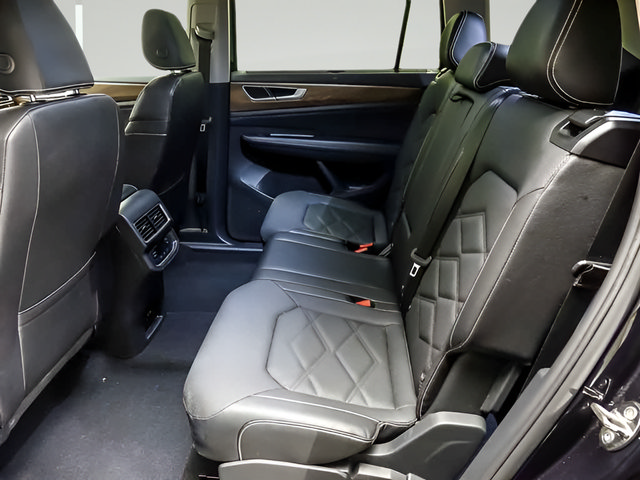 Used 2025 Volkswagen Atlas SE AWD/4WD image 10