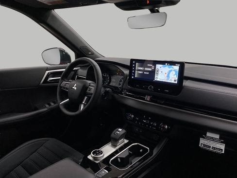 New 2026 Mitsubishi Outlander LE AWD/4WD image 18