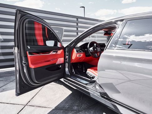 Used 2022 BMW M760i xDrive w/ Luxury Rear Seating Package AWD/4WD image 33