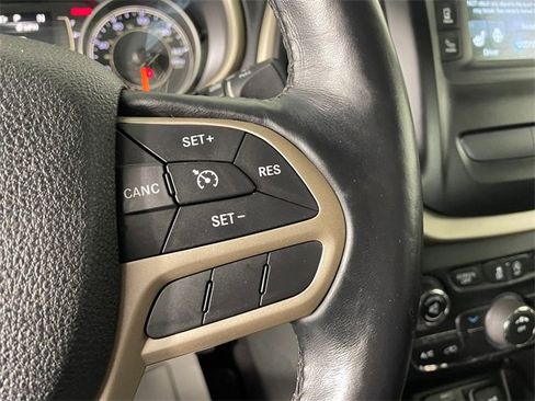 Used 2017 Jeep Cherokee Sport w/ Cold Weather Group image 10