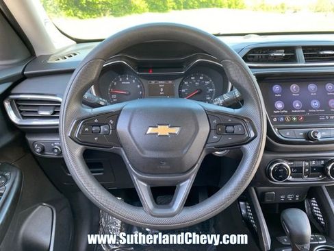 Used 2022 Chevrolet TrailBlazer LT w/ Convenience Package FWD image 19
