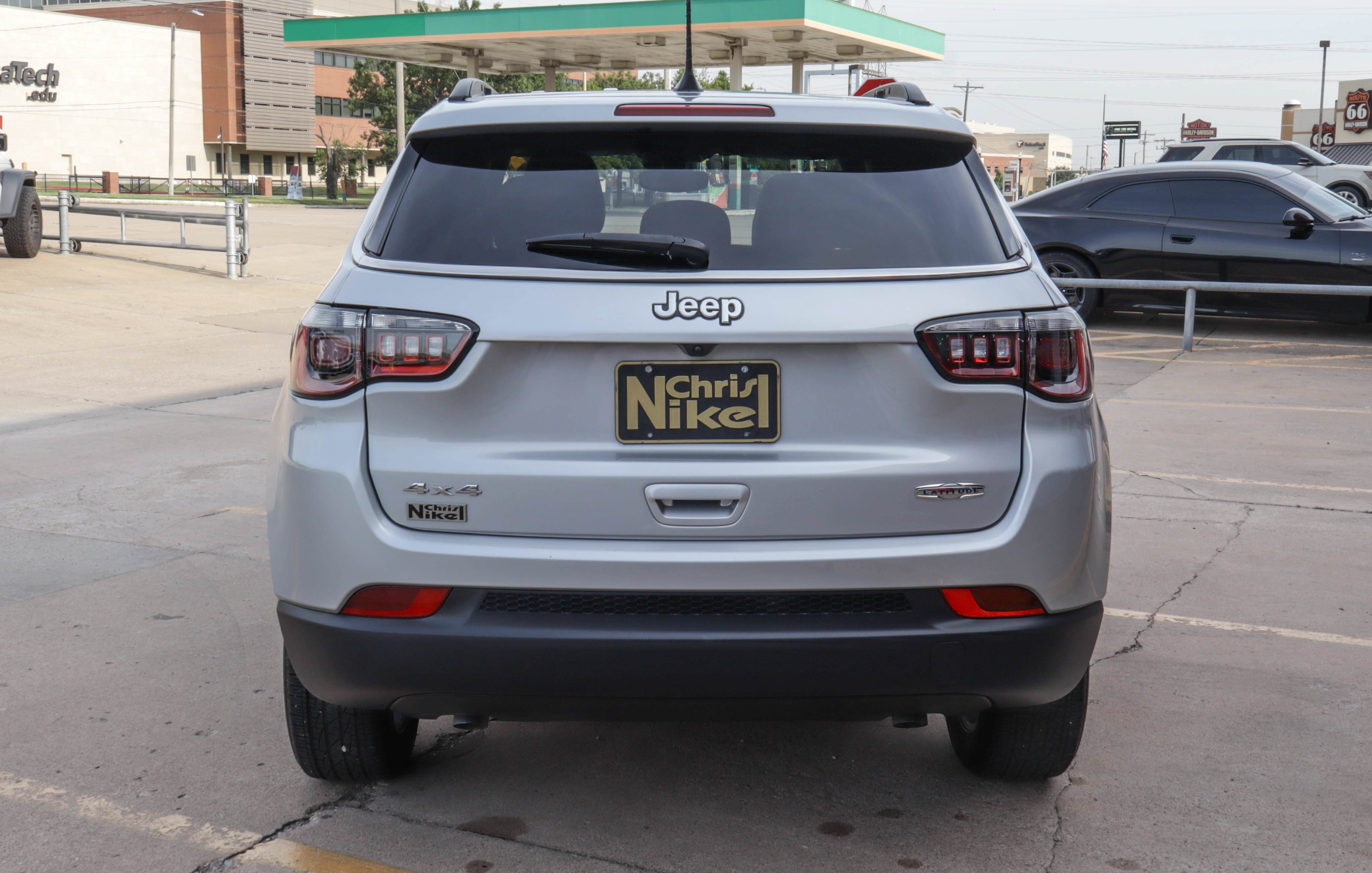 Used 2025 Jeep Compass Latitude AWD/4WD image 13