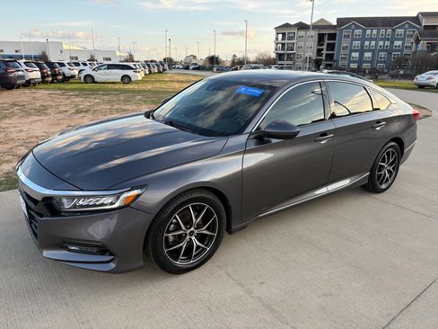 Certified 2019 Honda Accord EX image 4