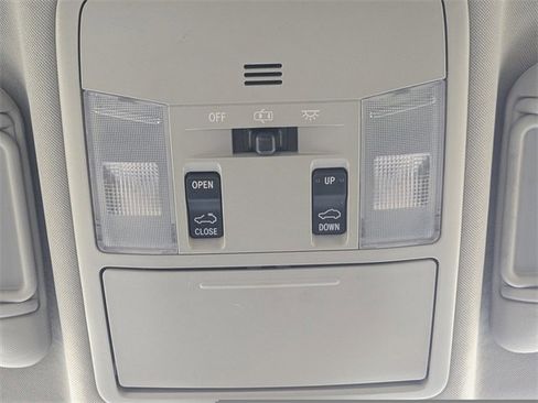 Used 2018 Toyota RAV4 Limited image 25