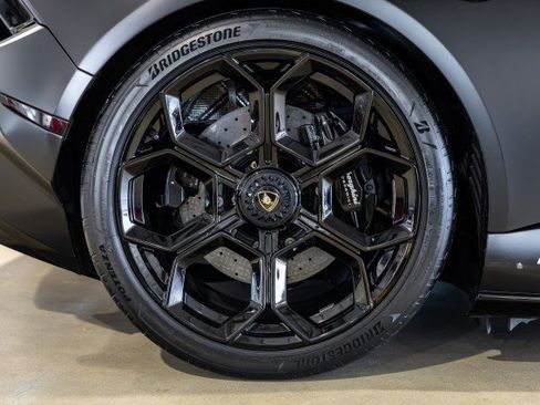 Used 2023 Lamborghini Huracan Tecnica RWD image 23