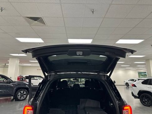 Used 2020 Ford Explorer XLT w/ Comfort Package AWD/4WD image 21