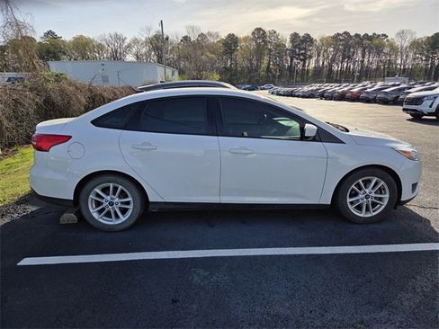 Used 2018 Ford Focus SE image 4