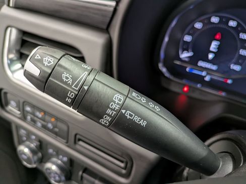 Used 2023 GMC Yukon SLT image 17