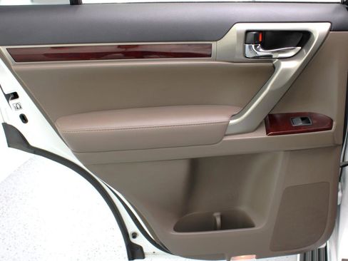 Used 2017 Lexus GX 460 Premium image 40