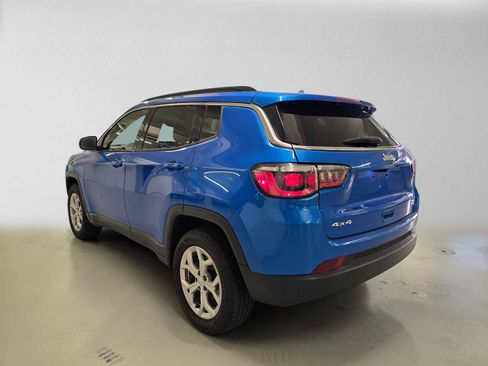 Used 2024 Jeep Compass Latitude AWD/4WD image 3