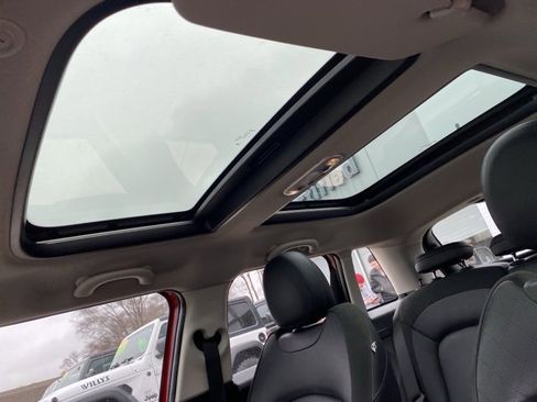 Used 2015 MINI Cooper 4-Door Hardtop image 14