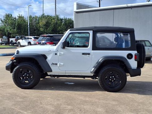Used 2025 Jeep Wrangler Sport AWD/4WD image 5