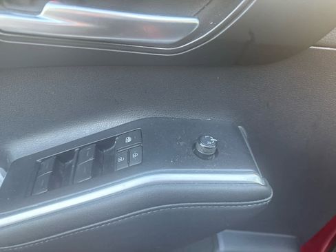 Used 2023 Toyota Highlander XLE AWD/4WD image 11