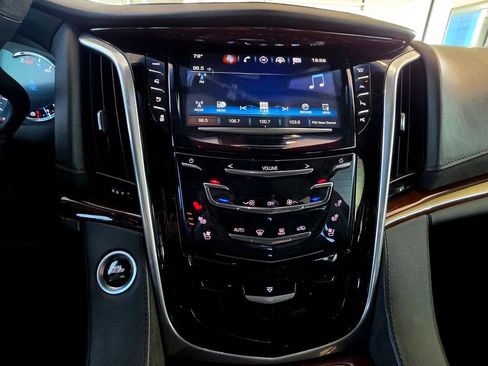 Used 2019 Cadillac Escalade Luxury AWD/4WD image 51