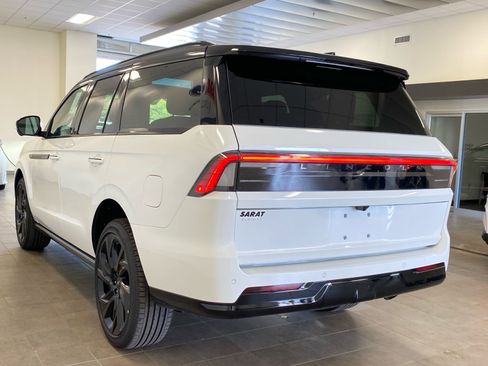 New 2026 Lincoln Navigator Black Label AWD/4WD image 12