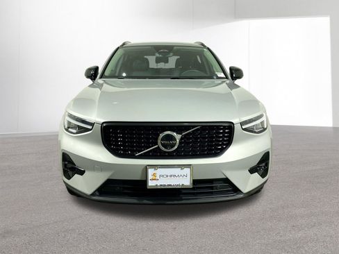Used 2025 Volvo XC40 B5 Plus image 25