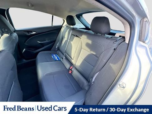 Used 2017 Chevrolet Cruze LT image 24