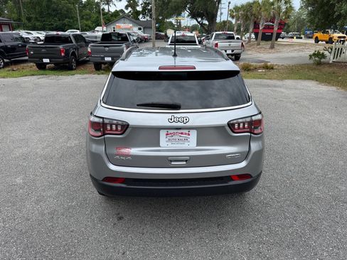 Used 2018 Jeep Compass Latitude AWD/4WD image 5