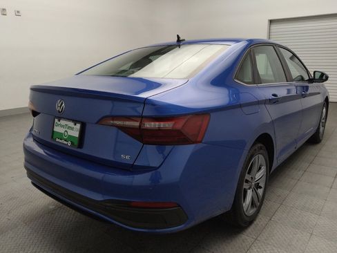 Used 2024 Volkswagen Jetta SE FWD image 9