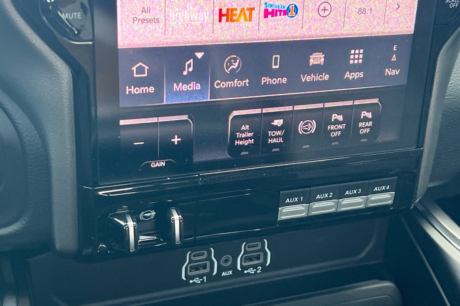 New 2026 RAM 3500 Laramie AWD/4WD image 23